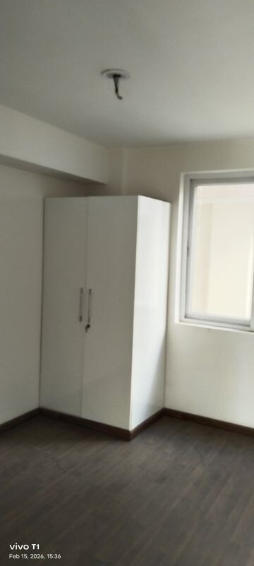 Room in 4 BHK Apartment at BPTP Mansions, Sector 66 – for Sale