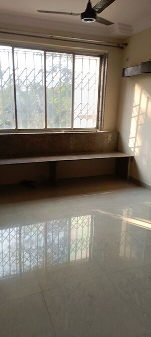 Furnished Amenities in 2 BHK Apartment at Model Town, Andheri West – for Rent