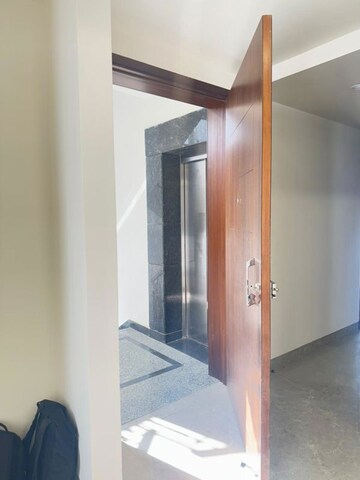 Room in 3.5 BHK Builder Floor at Ansal API Esencia, Sector 67 – for Rent