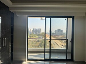 Room in 3.5 BHK Builder Floor at Ansal API Esencia, Sector 67 – for Rent