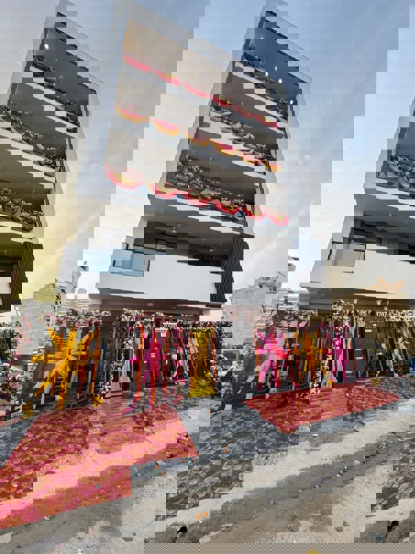 3.5 BHK + Pooja Room,Servant Room 300 Sq.Yd. Builder Floor in Ansal API Esencia