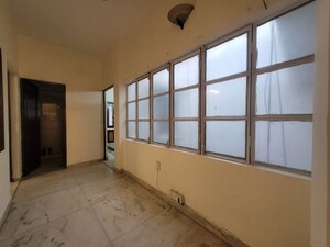 Room in 3 BHK Builder Floor at Panchsheel Enclave – for Rent