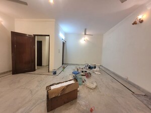 Room in 3 BHK Builder Floor at Panchsheel Enclave – for Rent