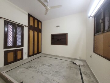 Room in 3 BHK Builder Floor at Panchsheel Enclave – for Rent
