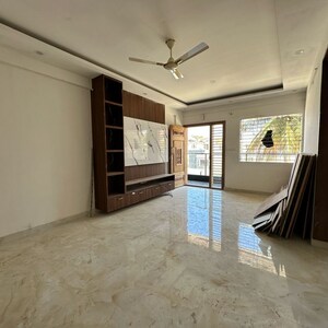 Room in 3 BHK Builder Floor at Kr Puram – for Rent