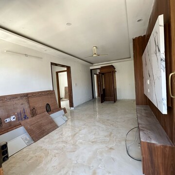 Room in 3 BHK Builder Floor at Kr Puram – for Rent