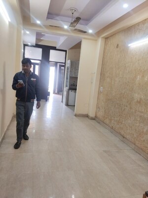 Room in 2 BHK Builder Floor at Niti Khand I – for Rent