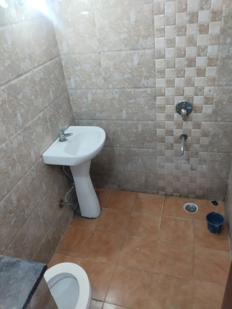 Bathroom, niti khand i 2 Bedroom 850 Sq.Ft. Builder Floor In Niti Khand I Ghaziabad 9971335