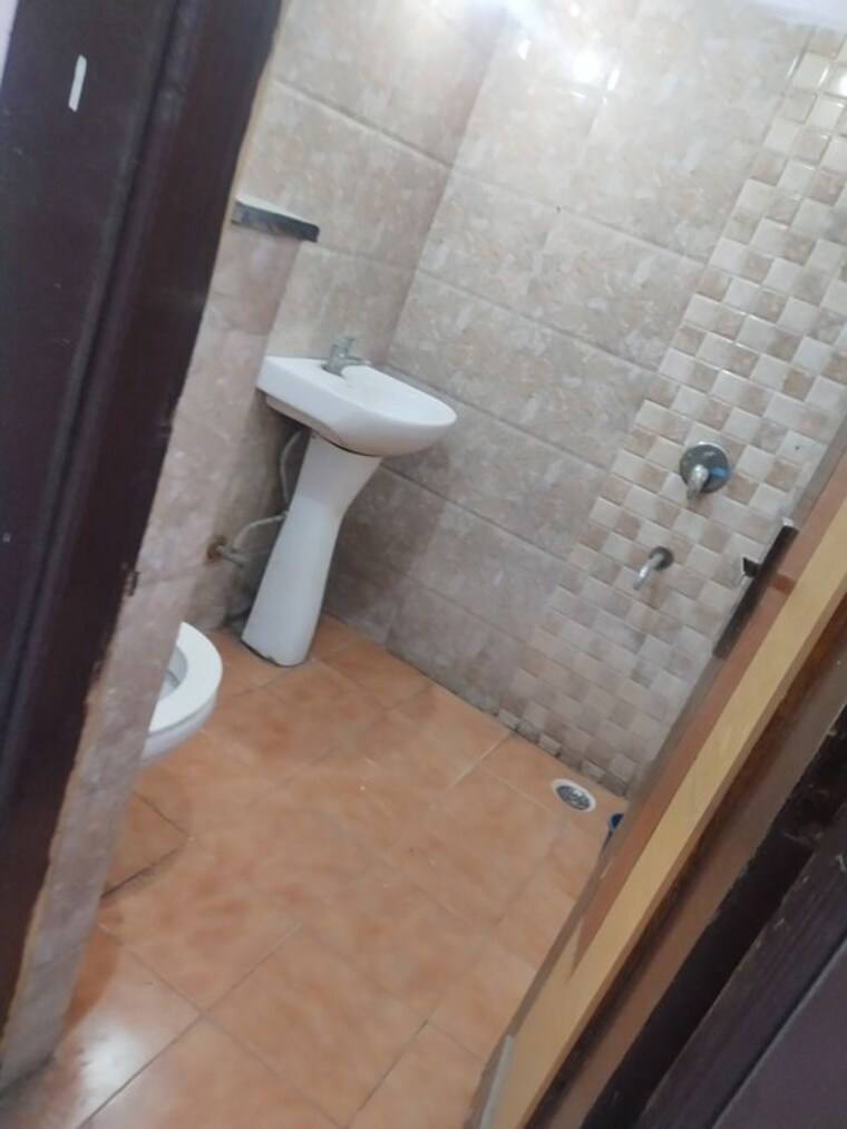 Bathroom, niti khand i 2 Bedroom 850 Sq.Ft. Builder Floor In Niti Khand I Ghaziabad 9971335