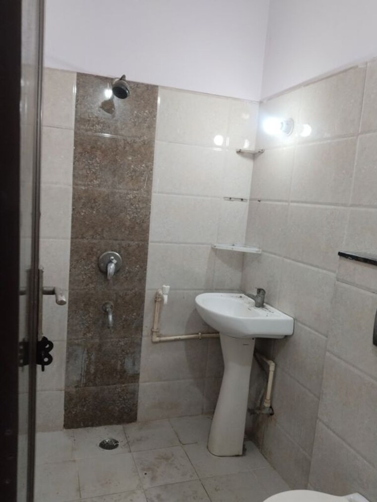 Bathroom, niti khand i 2 Bedroom 850 Sq.Ft. Builder Floor In Niti Khand I Ghaziabad 9971335