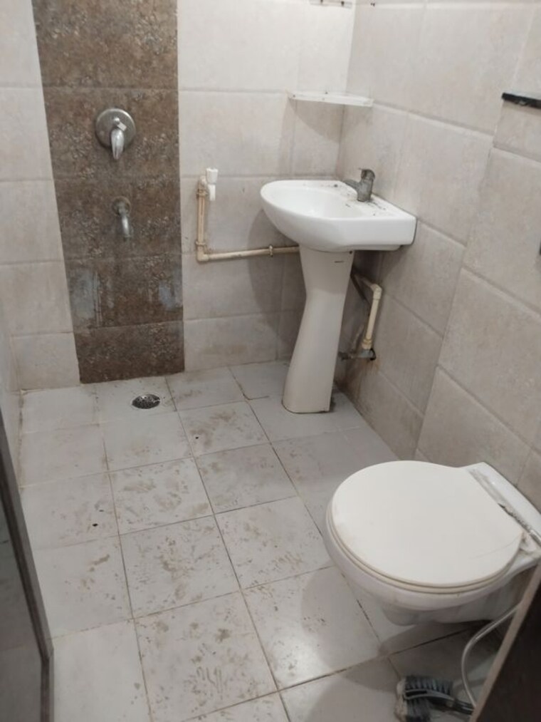 Bathroom, niti khand i 2 Bedroom 850 Sq.Ft. Builder Floor In Niti Khand I Ghaziabad 9971335