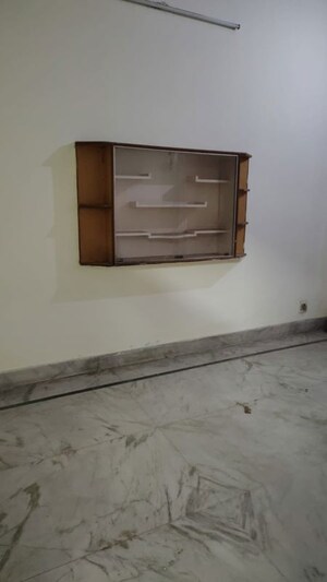 Room in 2 BHK Builder Floor at Karpuri Puram, Govindpuram – for Rent