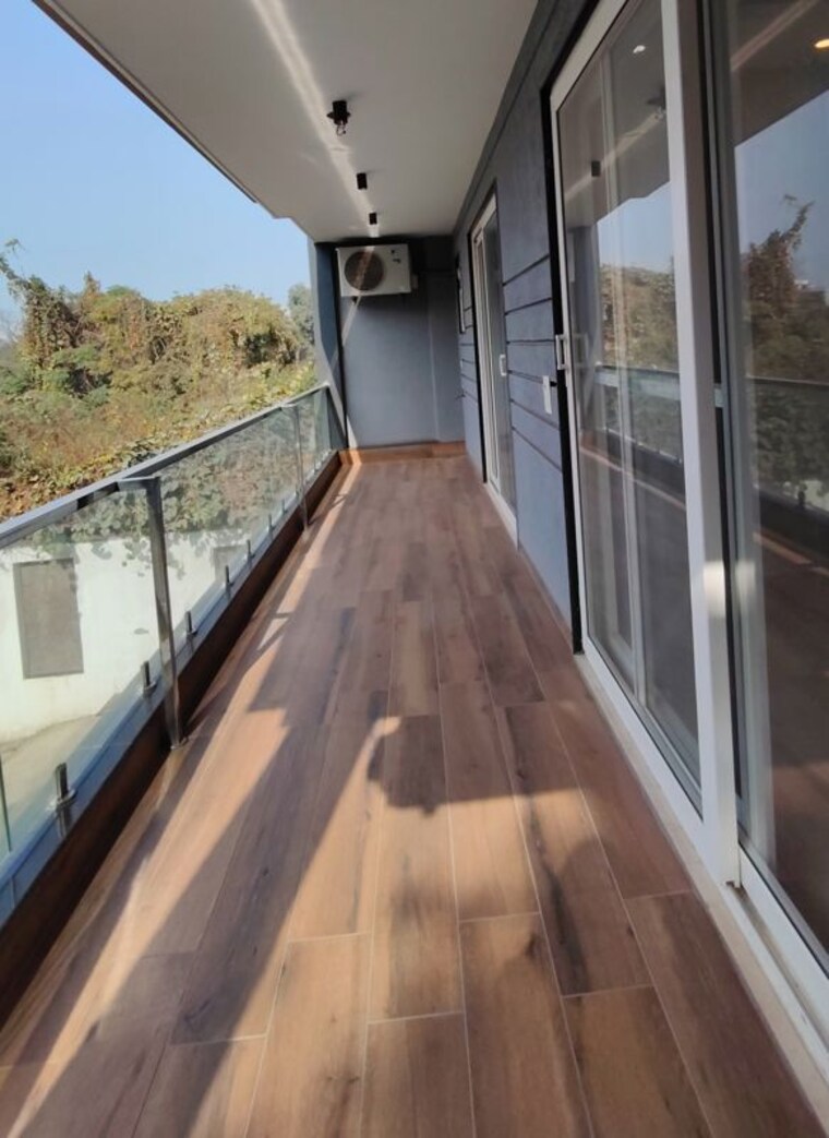 Balcony, ss-mayfield-gardens 3 Bedroom 240 Sq.Yd. Builder Floor In Sector 51 Gurgaon 9971373