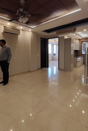 Parking in 3 BHK Builder Floor at SS Mayfield Gardens, Sector 51 – for Sale