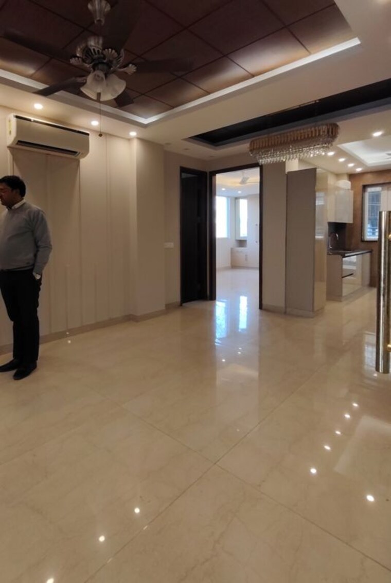  Parking, ss-mayfield-gardens 3 Bedroom 240 Sq.Yd. Builder Floor In Sector 51 Gurgaon 9971373