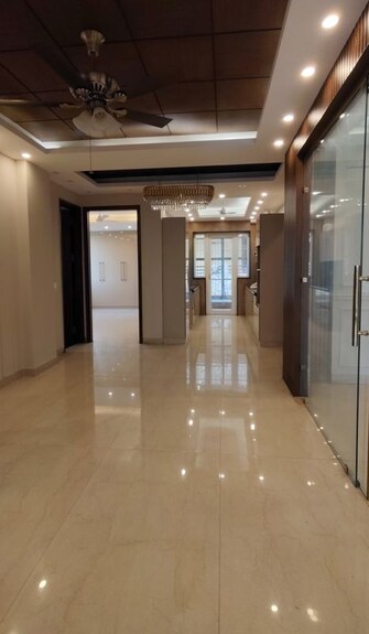 3 BHK + Servant Room 240 Sq.Yd. Builder Floor in SS Mayfield Gardens