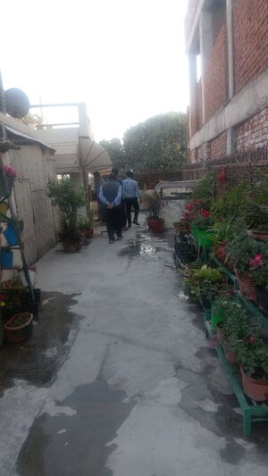 Parking in 3 BHK Builder Floor at Kailash Colony – for Sale