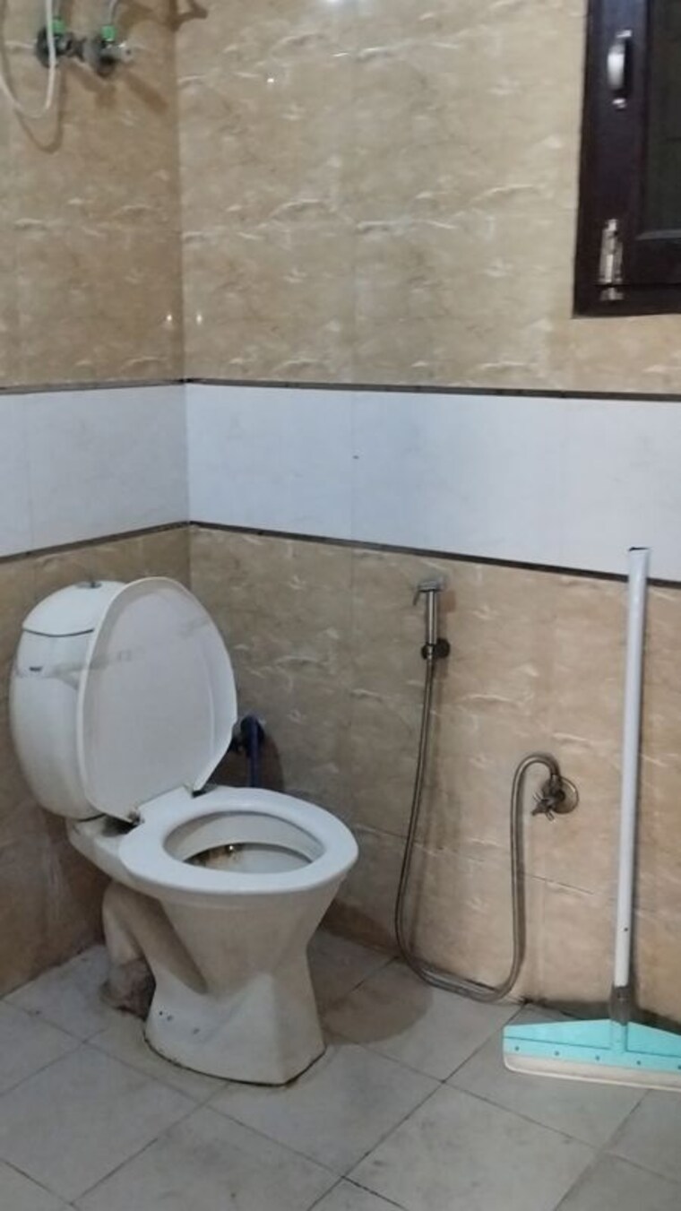 Bathroom, shakti khand iii 3 Bedroom 1350 Sq.Ft. Builder Floor In Shakti Khand Iii Ghaziabad 9971387