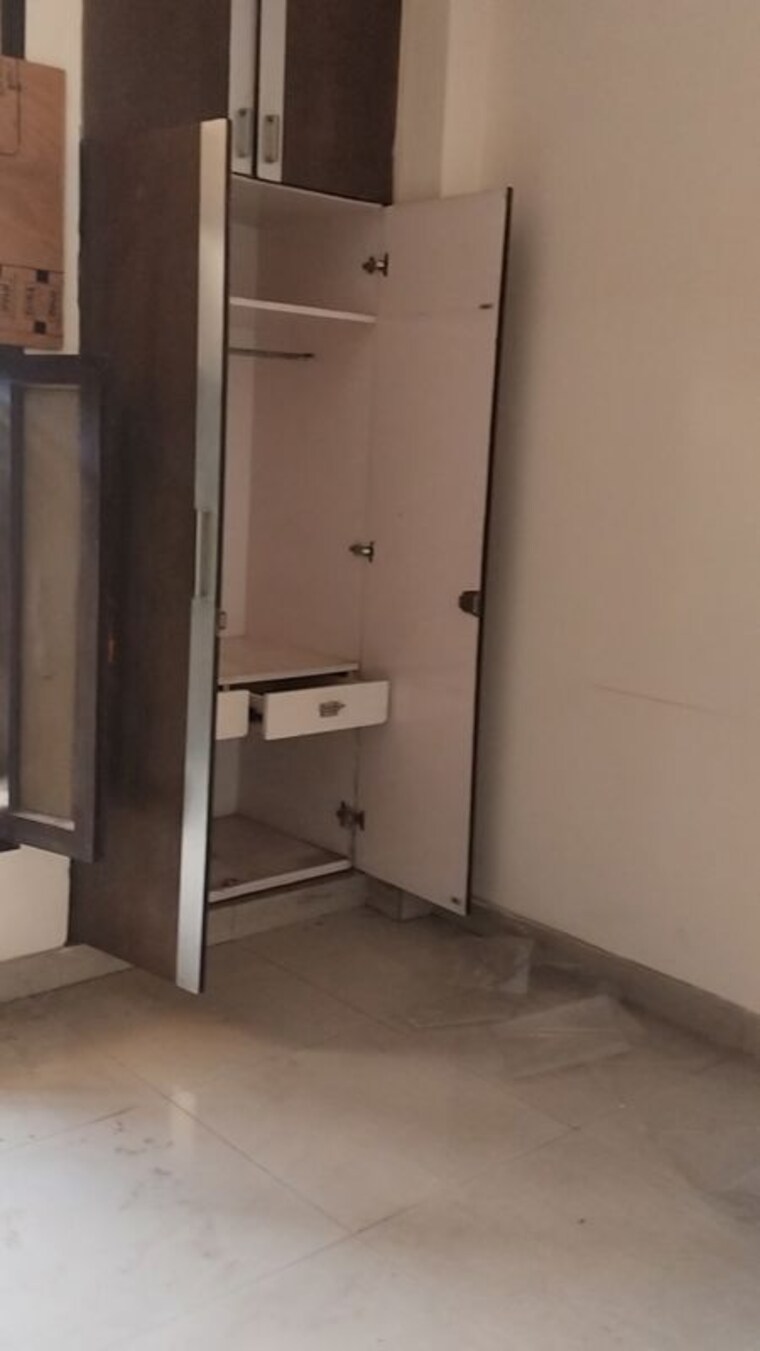 Room, shakti khand iii 3 Bedroom 1350 Sq.Ft. Builder Floor In Shakti Khand Iii Ghaziabad 9971387