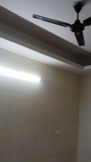 Room in 3 BHK Builder Floor at Shakti Khand Iii – for Rent