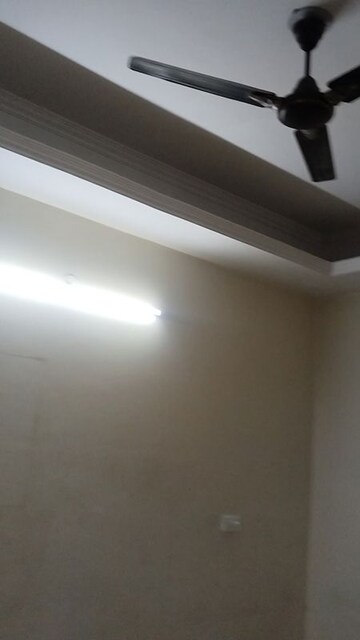 Room in 3 BHK Builder Floor at Shakti Khand Iii – for Rent