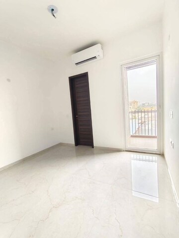 Room in 3 BHK Apartment at Smart World Orchard, Sector 61 – for Rent