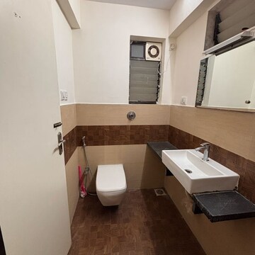 Team Area in 1 BHK Apartment at Goregaon East – for Rent