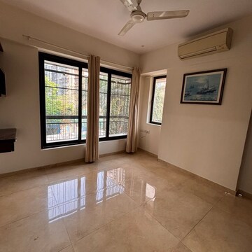 Room in 1 BHK Apartment at Goregaon East – for Rent