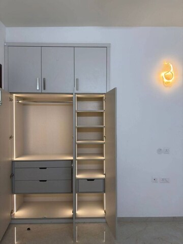 Furnished Amenities in 3 BHK Apartment at Smart World Orchard, Sector 61 – for Rent