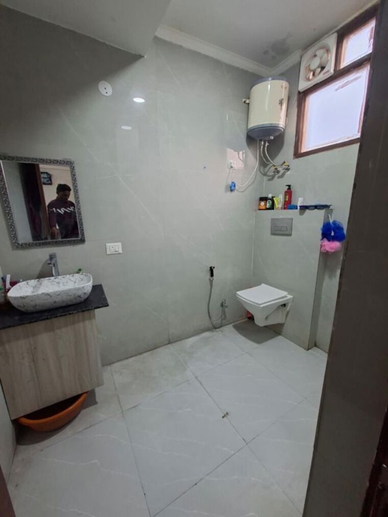 Bathroom, chattarpur 2 Bedroom 80 Sq.Yd. Builder Floor In Chattarpur Delhi 9971401