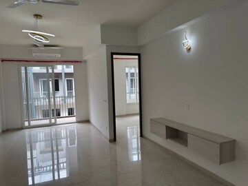 Room in 3 BHK Apartment at Smart World Orchard, Sector 61 – for Rent