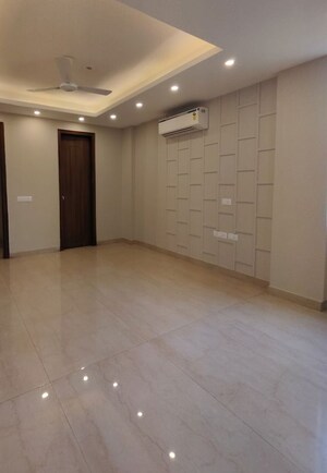 Room in 3 BHK Builder Floor at SS Mayfield Gardens, Sector 51 – for Sale