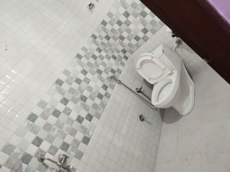 Bathroom, gyan khand ii 2 Bedroom 850 Sq.Ft. Builder Floor In Gyan Khand ii Ghaziabad 9971412