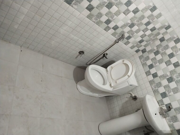 Bathroom, gyan khand ii 2 Bedroom 850 Sq.Ft. Builder Floor In Gyan Khand ii Ghaziabad 9971412