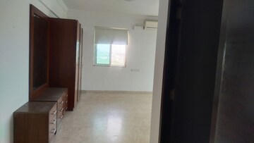 Room in 2.5 BHK Apartment at L & T Emerald Isle Tower 16, Powai – for Sale