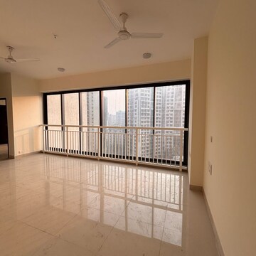 Room in 2 BHK Apartment at Malad East – for Rent