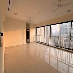 Room in 2 BHK Apartment at Malad East – for Rent