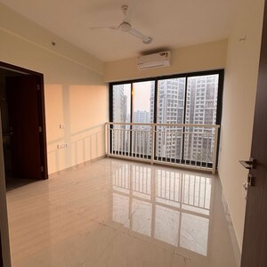 Room in 2 BHK Apartment at Malad East – for Rent