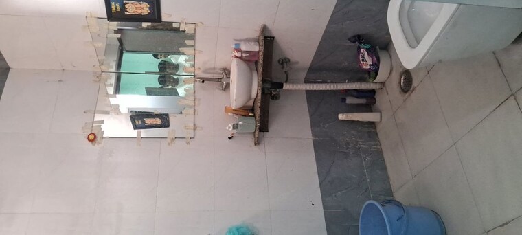 Attached Bathroom, sarita vihar 1.5 Bedroom 500 Sq.Ft. Independent House In Sarita Vihar Delhi 9971443