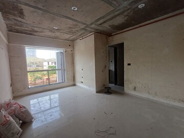 Room in 2 BHK Apartment at Sheth Zuri, Laxmi Nagar – for Sale