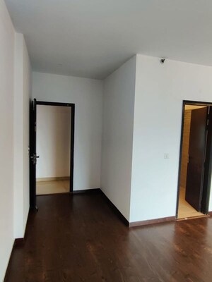 Room in 3 BHK Apartment at Elite Golf Green, Sector 79 – for Sale