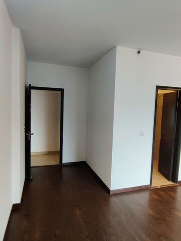 Room in 3 BHK Apartment at Elite Golf Green, Sector 79 – for Sale