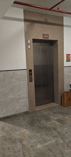 Room in 2 BHK Apartment at Chandak Cornerstone, Worli – for Rent