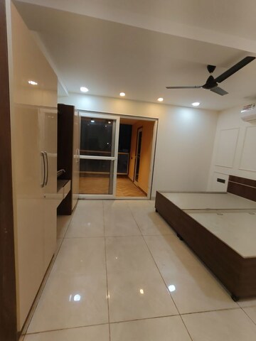 Building Lobby in 1 RK Builder Floor at Ansal Sushant Lok I, Sector 43 – for Rent