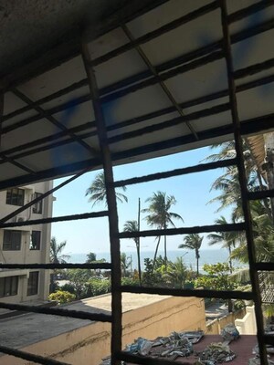 Master Bedroom in 2 BHK Apartment at Bandra West – for Rent