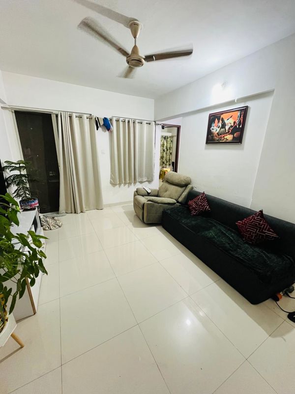 2 BHK Apartment For Rent in Majestique Manhattan E F
