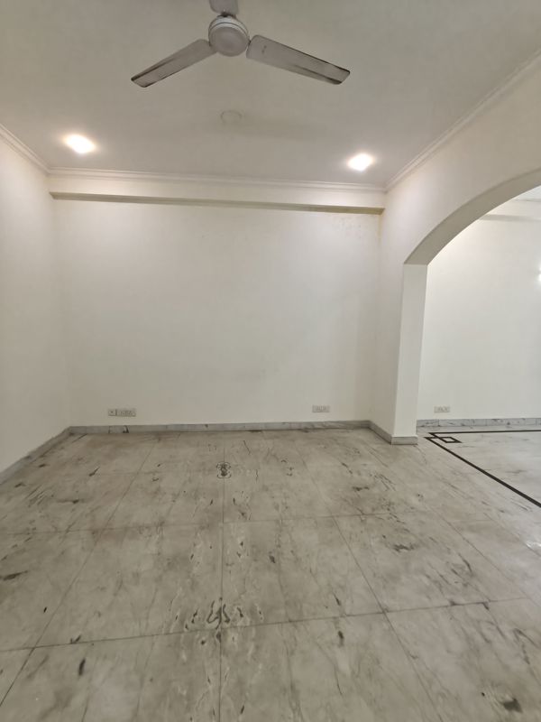 3 BHK 263 Sq.Yd. Builder Floor in DLF City Gurgaon