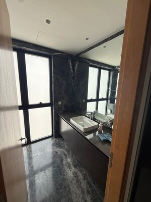 Room in 3 BHK Apartment at Bandra West – for Rent