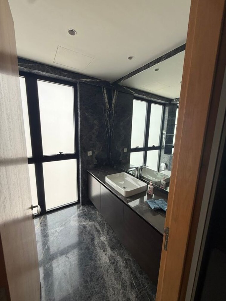 Room, bandra west 3 Bedroom 1000 Sq.Ft. Apartment In Bandra West Mumbai 9971512