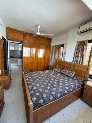 Bedroom in 2 BHK Apartment at Bandra West – for Rent